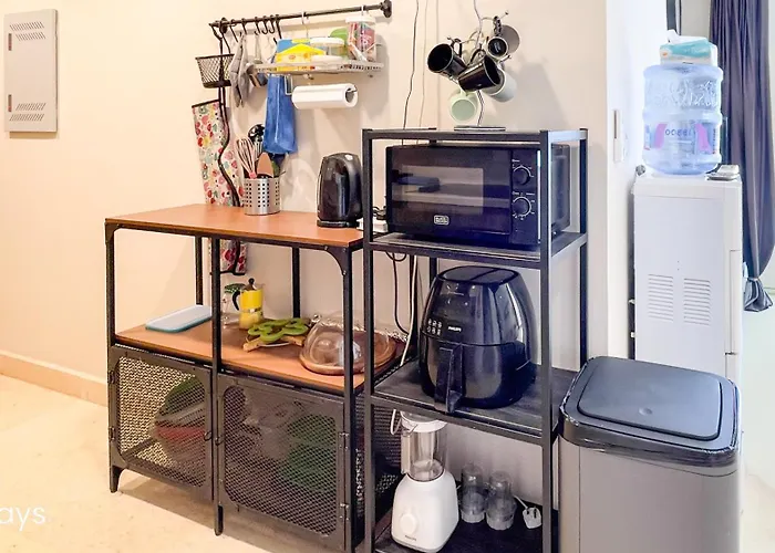 Ollystays - Walk To & Pool, Free Access, Mangroovy 2br ! Apartment *